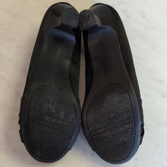 Jellypop Black Bow Round-Toe Comfort Cushion 2" Heels - Picture 6 of 7